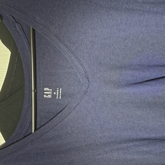 (3) Gap XL favorite tee tops - Picture 2 of 6